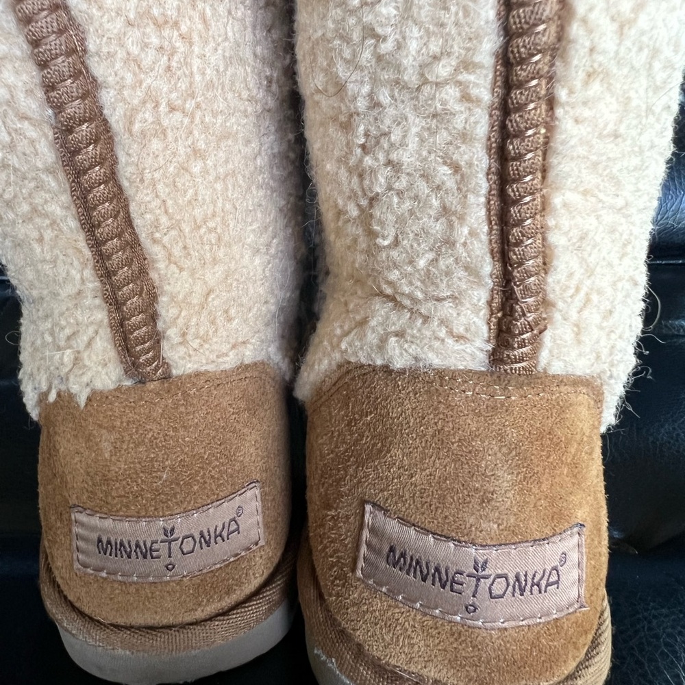 Minnetonka midcalf winter boots moccasins size 8/8.5 - Picture 2 of 8